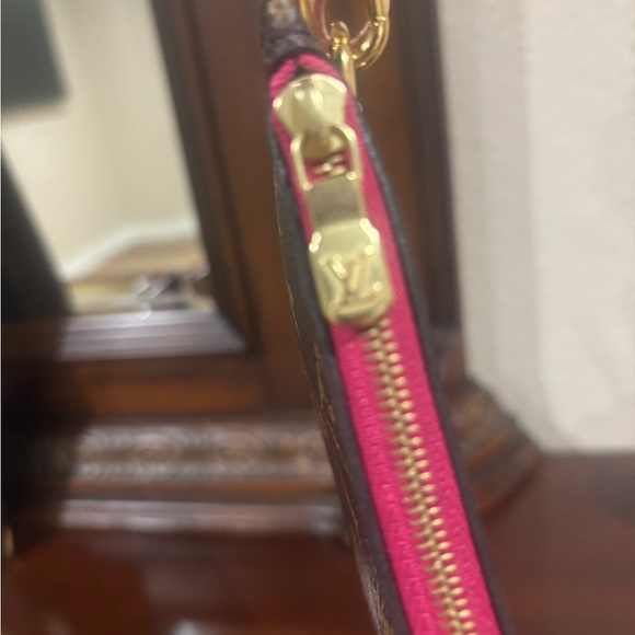 Louis Vuitton Pink and Monogram neverfull pouch - Picture 6 of 9